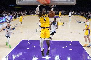 里夫斯：他今晚的表现如同猛兽一般 而这正是我们每晚所需要的