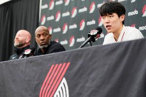 灰熊有科沃德我们只有瀚森？拓媒回怼：等杨打好了你可别来站队