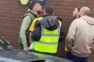 战绩不佳！英媒：狼队门将若泽-萨赛后遭不满的球迷围堵