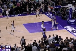 真加时了！马尔卡宁底角接球 高难度翻身中投不中 ！