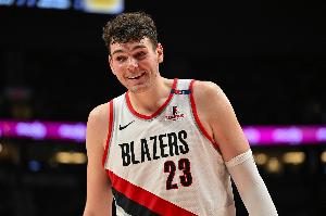 克林根：艾顿是我的大哥 上赛季帮了我很多 我对他充满感激