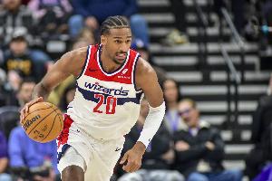 近45年3人在21岁前单场至少30分10板5助2断2帽：詹姆斯 文班 萨尔