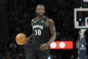 扛起进攻！兰德尔半场12中7&三分5中3砍下两队最高22分