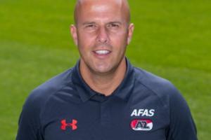 2019年41岁斯洛特初执教鞭，在荷兰5年从未遭遇3次及以上连败