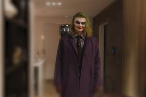 几分像？哈兰德万圣节扮“小丑”去买尿布被认出，女友扮猫女