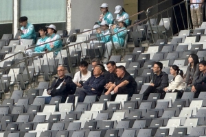 全运会U20决赛阶段浙江vs新疆，浙江队主帅卡内达现身比赛现场