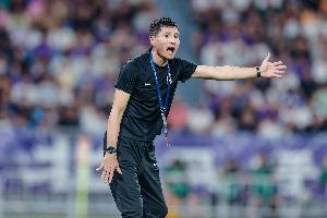 记者：说实话挺佩服邵佳一，中国足球用人之际他勇气可嘉