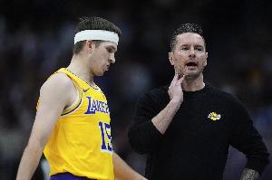 雷迪克：球队想安全起见 不想里夫斯有伤势加重的风险