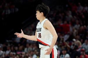 媒体人：杨瀚森连续3场被DNP还算正常 很多首轮秀都没啥表现机会