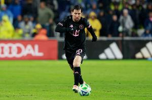 土媒：加拉塔萨雷想租借梅西4个月，高层在密切关注他的情况